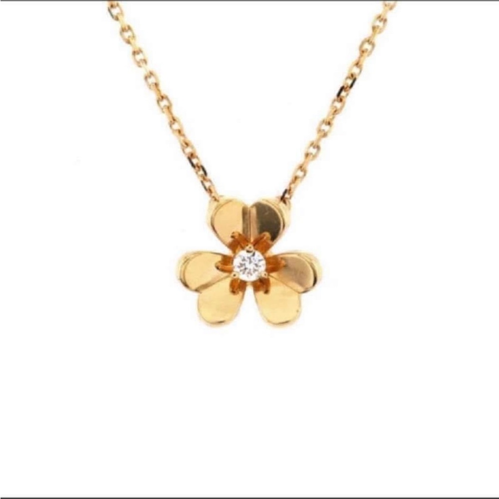 Gold Flower Pendant Necklace